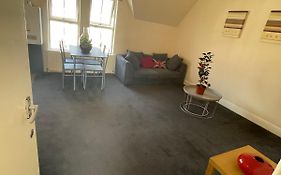 Vibrant & Cosy London Apartment Near Wembley